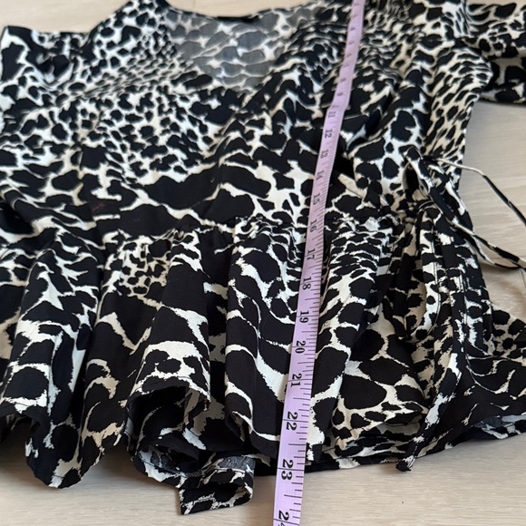 3/$10 Who What Wear Black and White Animal Print Blouse - Picture 7 of 8